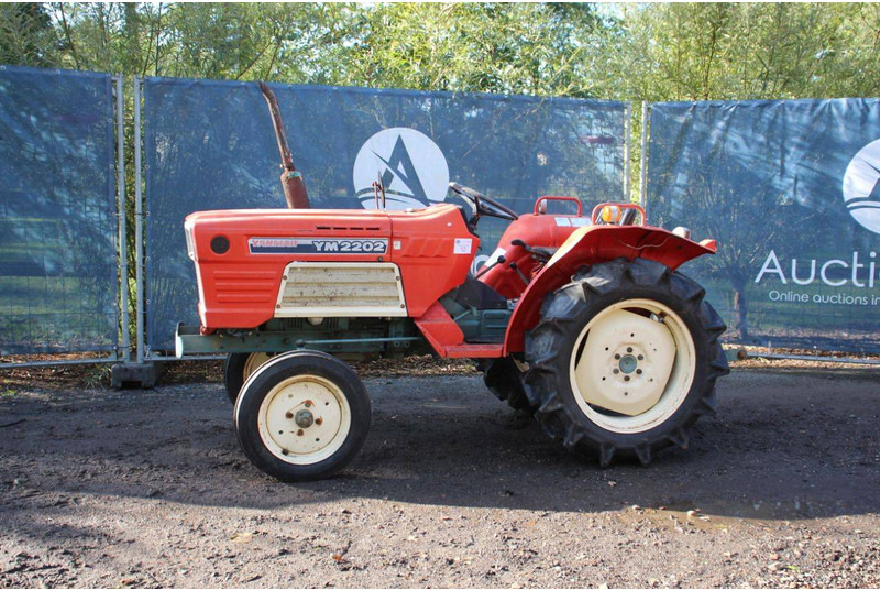 Yanmar YM2202 - Traktor: obrázek 1 Yanmar YM2202 - Traktor: obrázek 1
