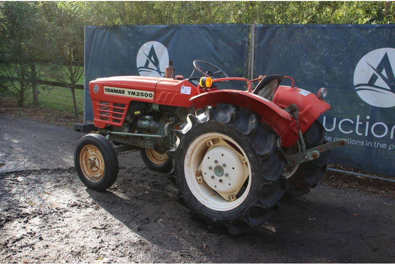 Yanmar YM2500 - Traktor: obrázek 3 Yanmar YM2500 - Traktor: obrázek 3
