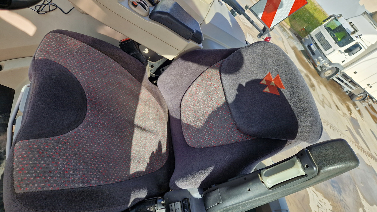 Traktor Massey Ferguson 8737: obrázek 29 Traktor Massey Ferguson 8737: obrázek 29