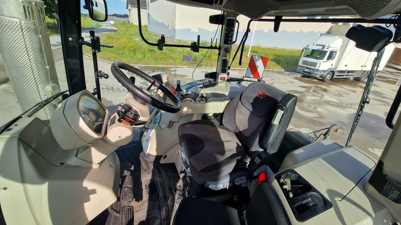 Traktor Massey Ferguson 8737: obrázek 31 Traktor Massey Ferguson 8737: obrázek 31