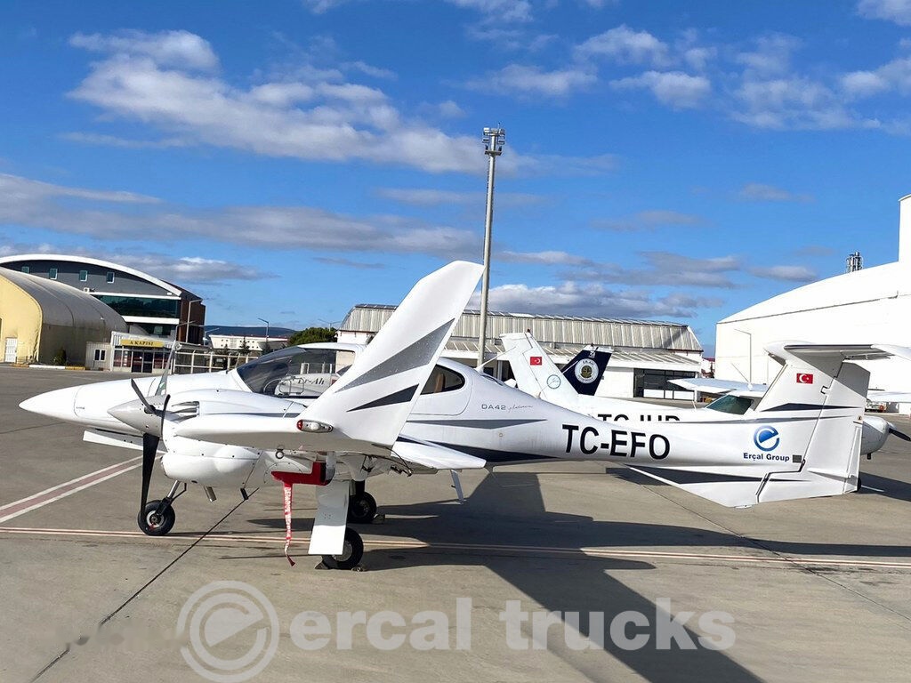 2008 Diamond DA42 Twin Star-Airplane - Pozemní vybavení letišť: obrázek 3 2008 Diamond DA42 Twin Star-Airplane - Pozemní vybavení letišť: obrázek 3