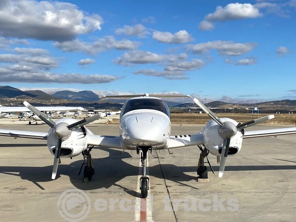 2008 Diamond DA42 Twin Star-Airplane - Pozemní vybavení letišť: obrázek 4 2008 Diamond DA42 Twin Star-Airplane - Pozemní vybavení letišť: obrázek 4