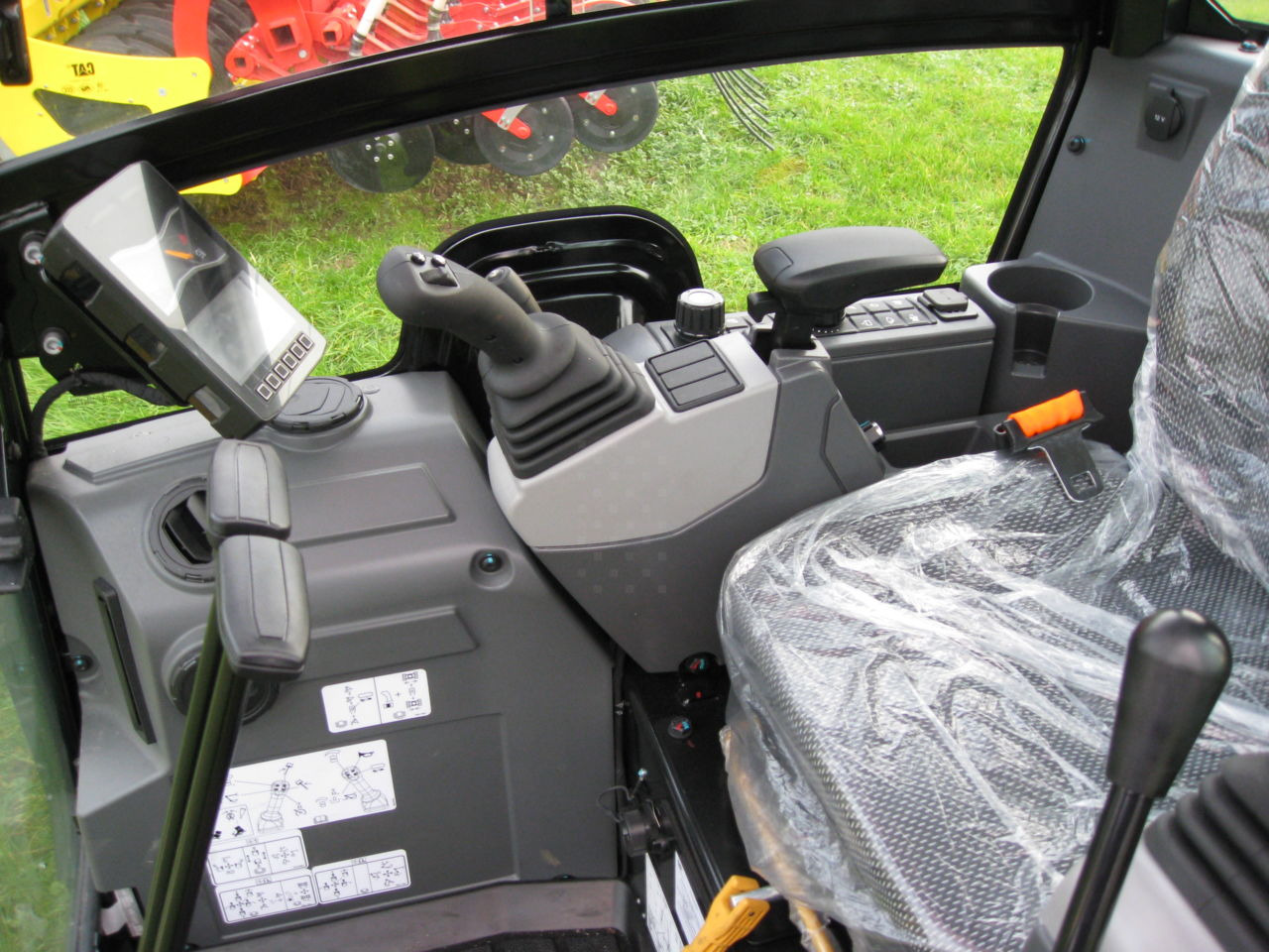 Caterpillar 301.8 - Mini rýpadlo: obrázek 5 Caterpillar 301.8 - Mini rýpadlo: obrázek 5