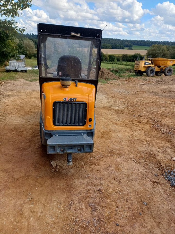 Giant G2500 HD - Smykový nakladač: obrázek 3 Giant G2500 HD - Smykový nakladač: obrázek 3