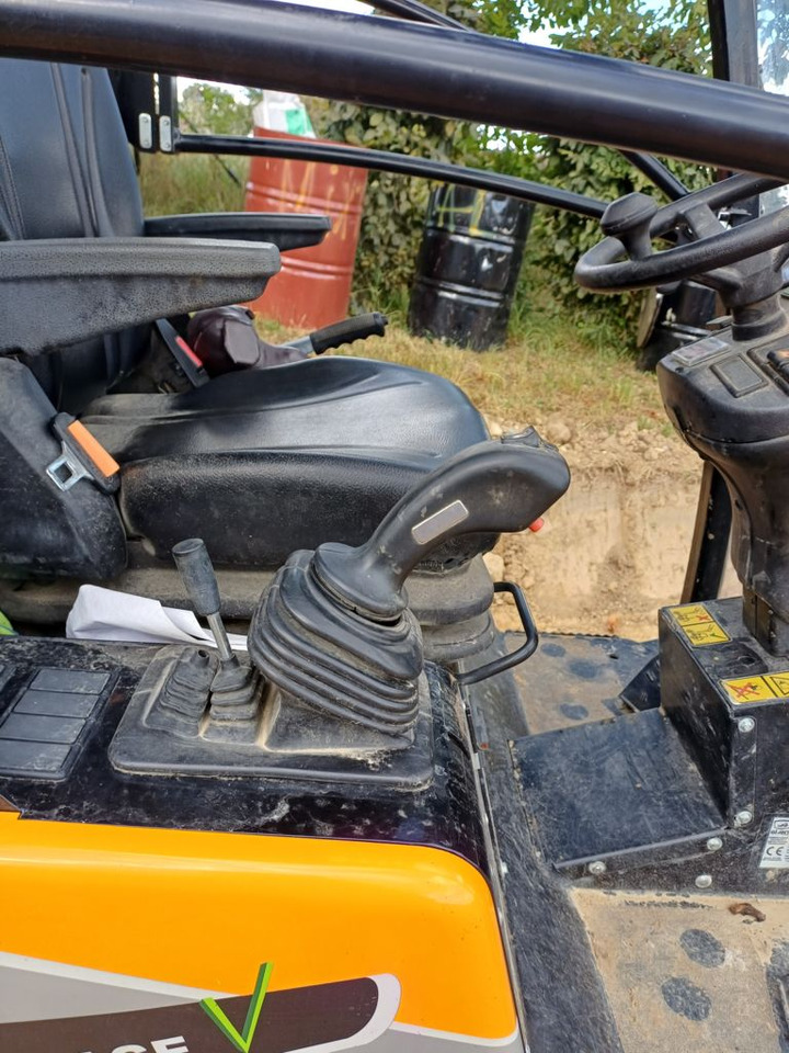 Giant G2500 HD - Smykový nakladač: obrázek 5 Giant G2500 HD - Smykový nakladač: obrázek 5