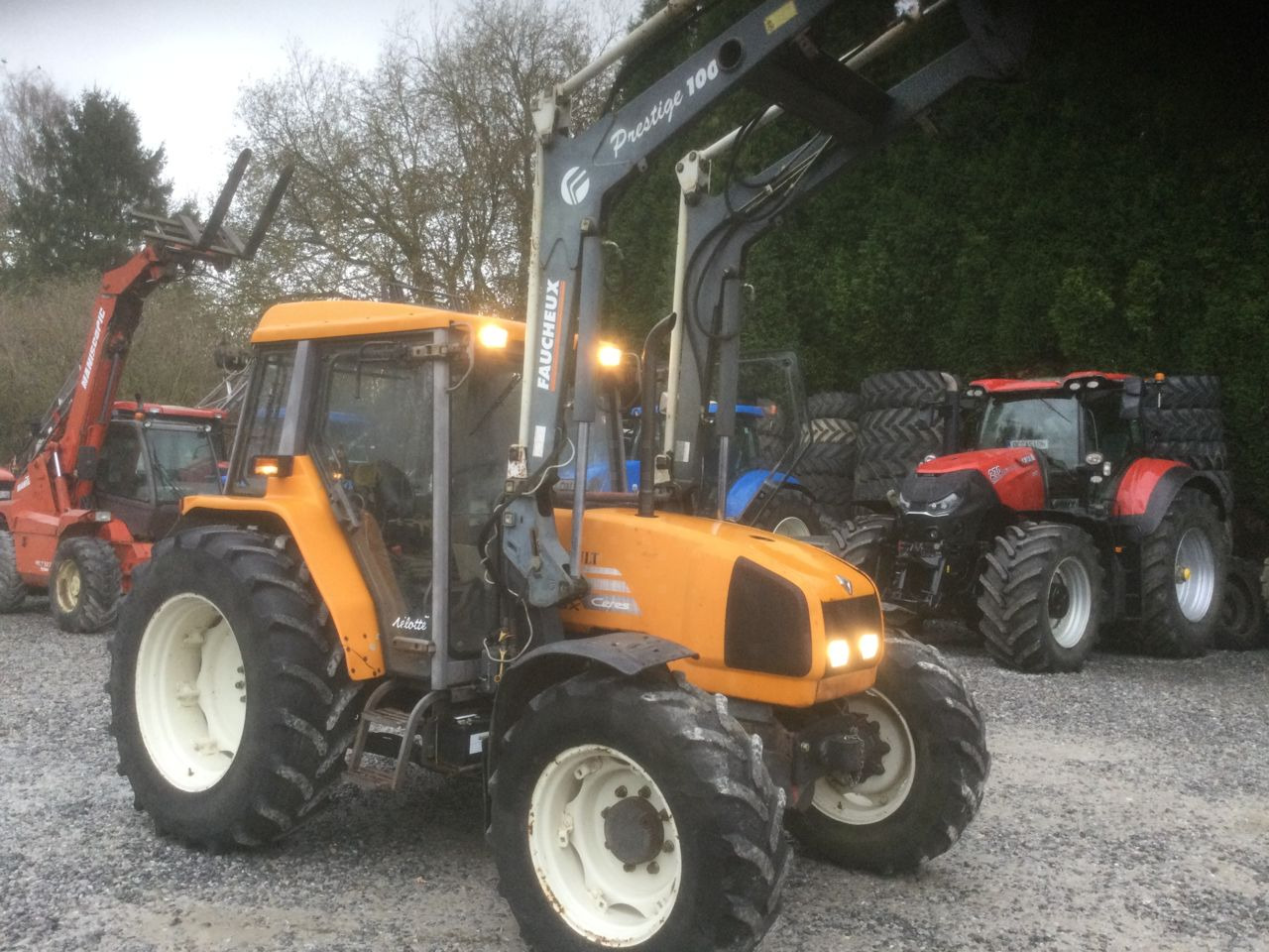 Renault CERES 355 X - Traktor: obrázek 3 Renault CERES 355 X - Traktor: obrázek 3