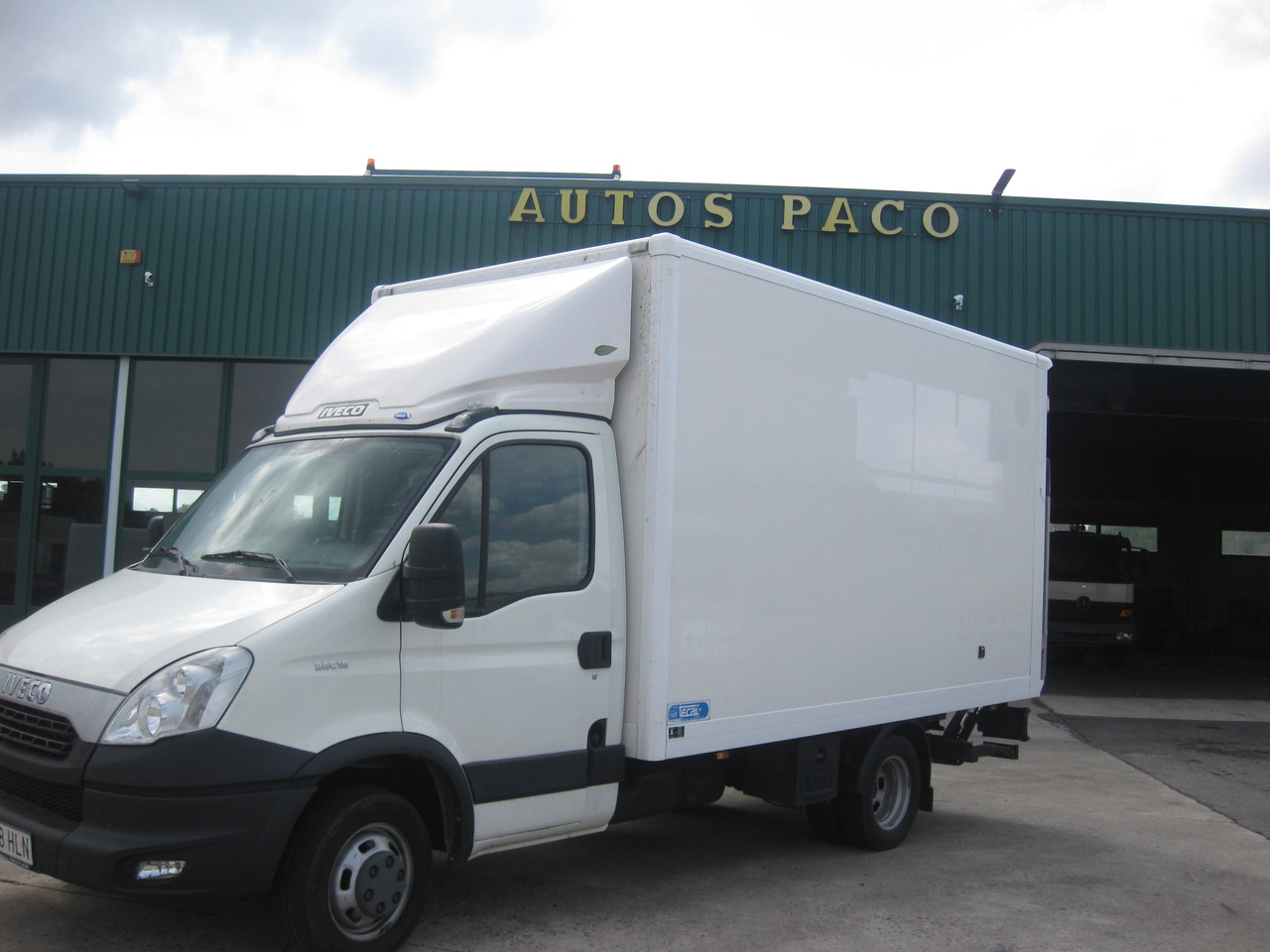 IVECO 35C15 CAJA CERRADA - Dodávka skřín: obrázek 2 IVECO 35C15 CAJA CERRADA - Dodávka skřín: obrázek 2