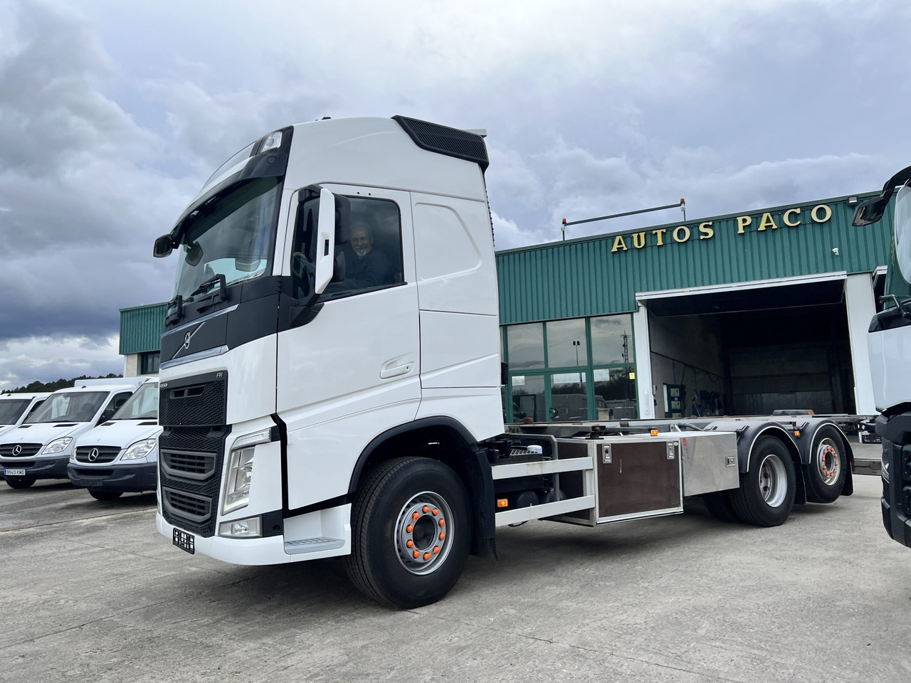 Camion Volvo 540 en chasis con retarder - Podvozek s kabinou: obrázek 2 Camion Volvo 540 en chasis con retarder - Podvozek s kabinou: obrázek 2