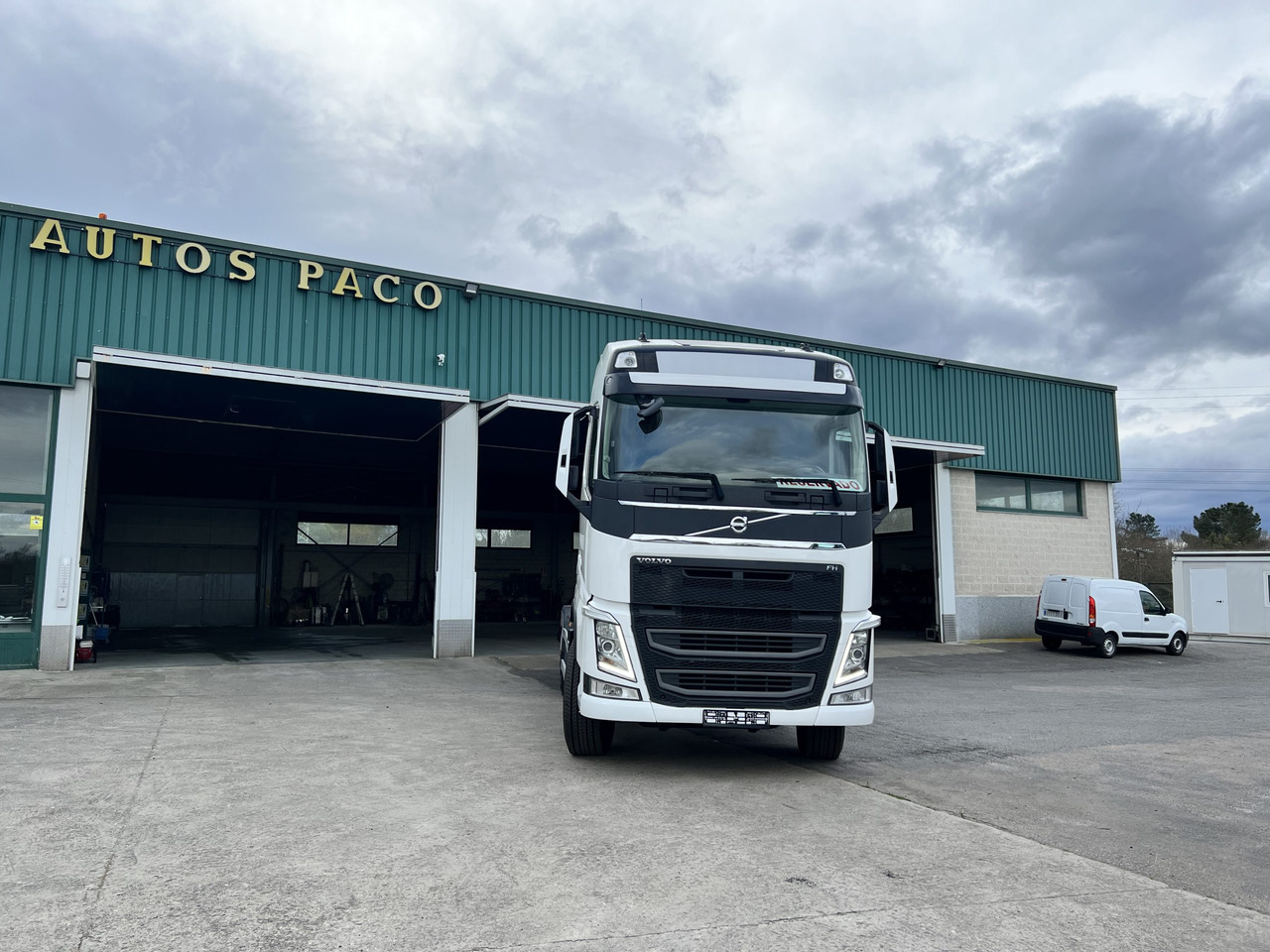 Camion Volvo 540 en chasis con retarder - Podvozek s kabinou: obrázek 1 Camion Volvo 540 en chasis con retarder - Podvozek s kabinou: obrázek 1