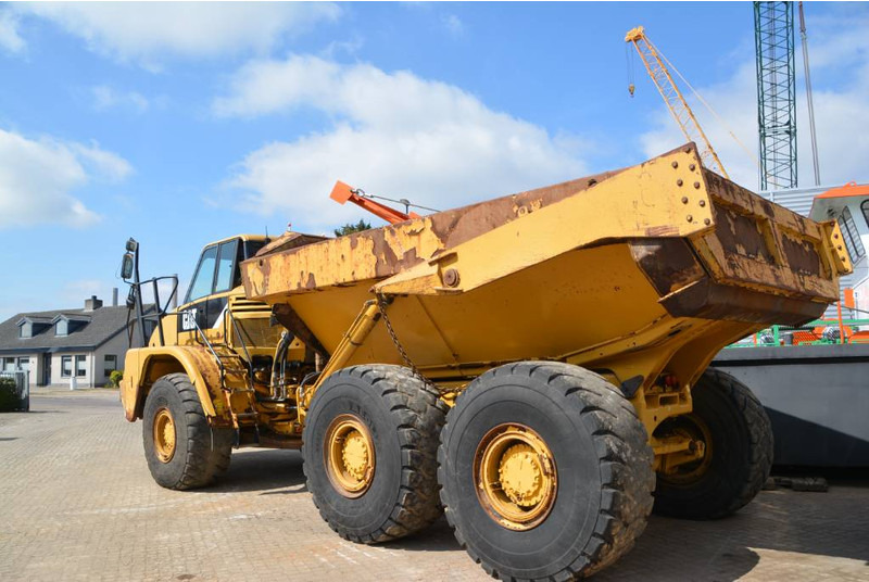 Cat 735 - Kloubový sklápěč: obrázek 2 Cat 735 - Kloubový sklápěč: obrázek 2