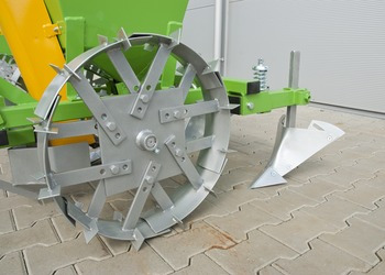 Bomet Sadzarka jednorzędowa / Einreihige Pflanzmaschine / Single row planter / Однорядная сеялка - Sazeč brambor: obrázek 3 Bomet Sadzarka jednorzędowa / Einreihige Pflanzmaschine / Single row planter / Однорядная сеялка - Sazeč brambor: obrázek 3