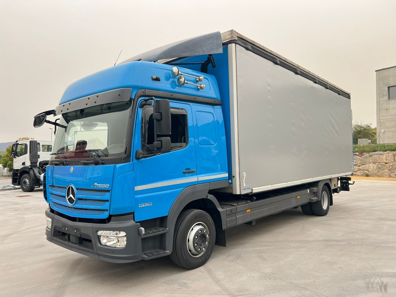 MERCEDES BENZ 13.30L Atego E6 (Tauliner) - Plachtový nákladní auto: obrázek 1 MERCEDES BENZ 13.30L Atego E6 (Tauliner) - Plachtový nákladní auto: obrázek 1