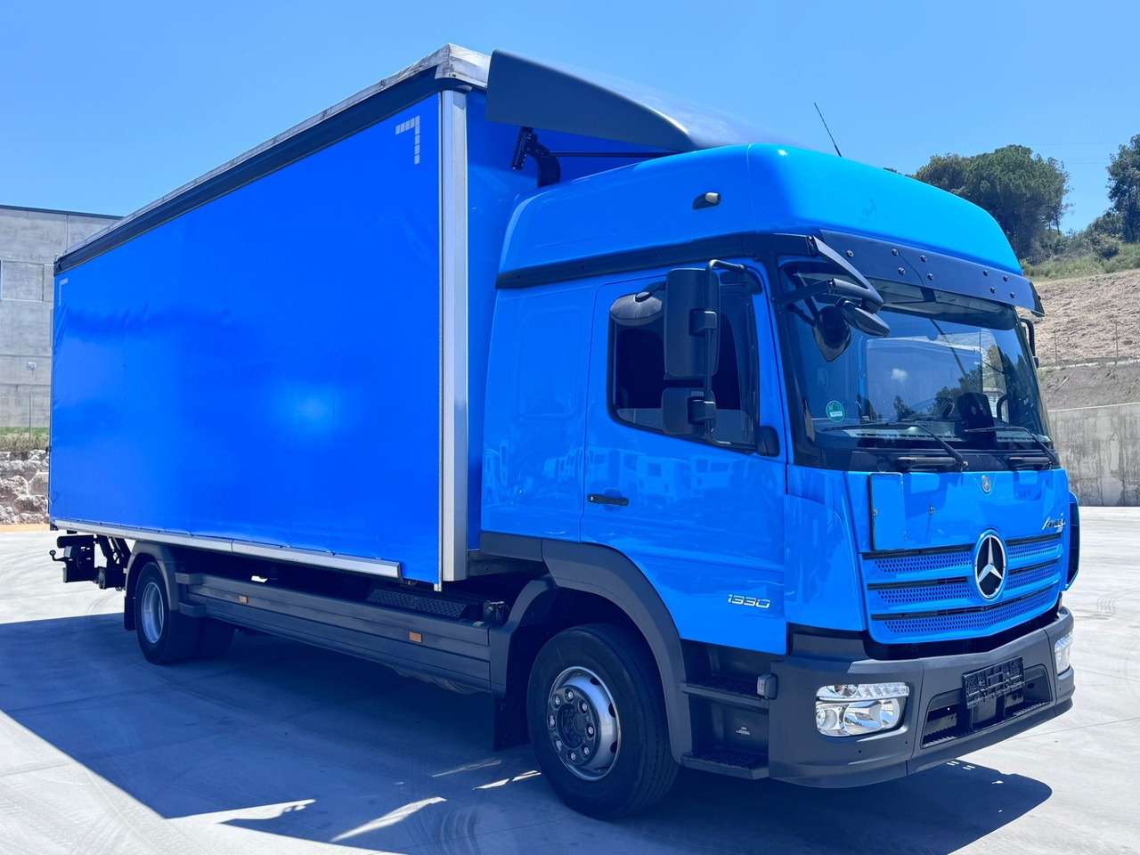 MERCEDES BENZ 13.30L Atego E6 (Tauliner) - Plachtový nákladní auto: obrázek 2 MERCEDES BENZ 13.30L Atego E6 (Tauliner) - Plachtový nákladní auto: obrázek 2
