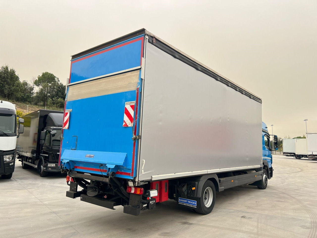 MERCEDES BENZ 13.30L Atego E6 (Tauliner) - Plachtový nákladní auto: obrázek 3 MERCEDES BENZ 13.30L Atego E6 (Tauliner) - Plachtový nákladní auto: obrázek 3