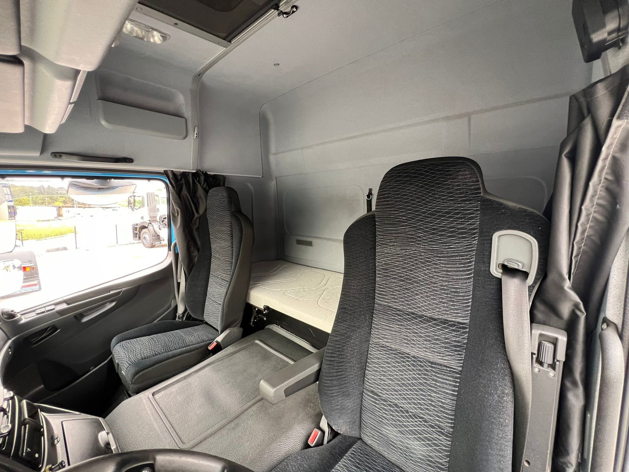 Plachtový nákladní auto MERCEDES BENZ 13.30L Atego E6 (Tauliner): obrázek 6