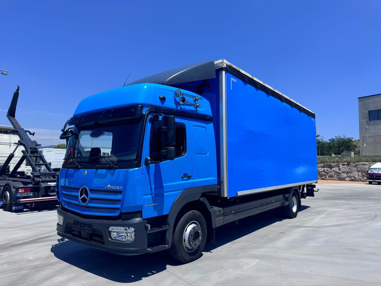 MERCEDES BENZ 13.30L Atego E6 (Tauliner) - Plachtový nákladní auto: obrázek 1 MERCEDES BENZ 13.30L Atego E6 (Tauliner) - Plachtový nákladní auto: obrázek 1