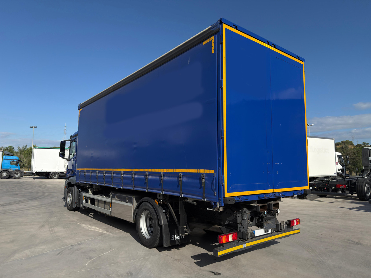 MERCEDES BENZ 18.33 Antos E6 (Self-portable) - Plachtový nákladní auto: obrázek 4 MERCEDES BENZ 18.33 Antos E6 (Self-portable) - Plachtový nákladní auto: obrázek 4