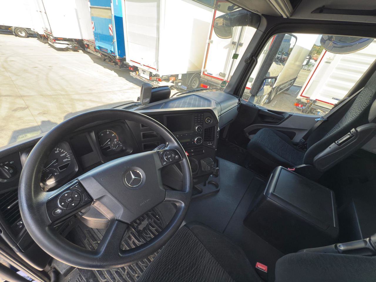MERCEDES BENZ 18.33 Antos E6 (Self-portable) - Plachtový nákladní auto: obrázek 5 MERCEDES BENZ 18.33 Antos E6 (Self-portable) - Plachtový nákladní auto: obrázek 5