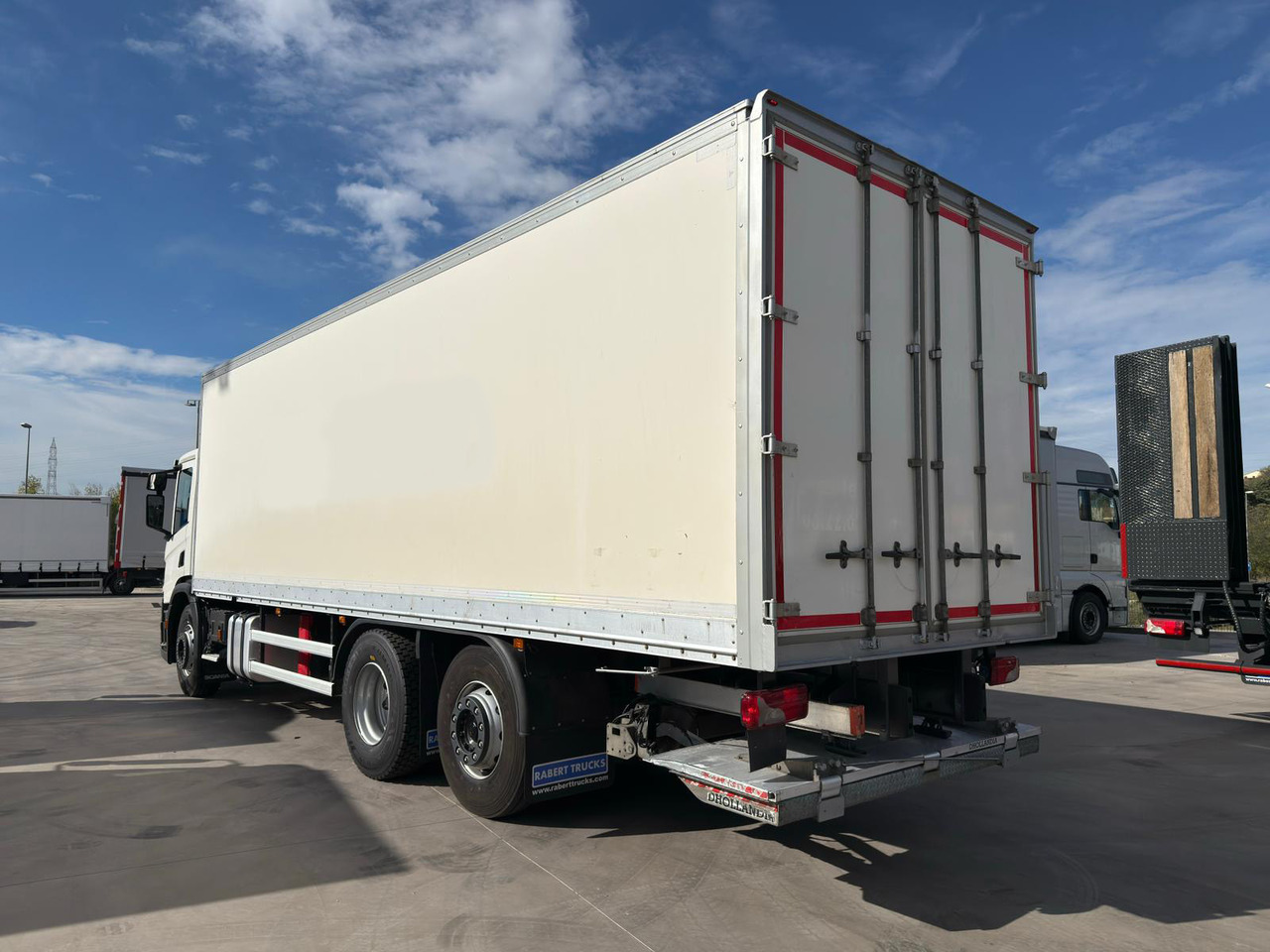 SCANIA P360 E6 (VAN) - Skříňový nákladní auto: obrázek 3 SCANIA P360 E6 (VAN) - Skříňový nákladní auto: obrázek 3