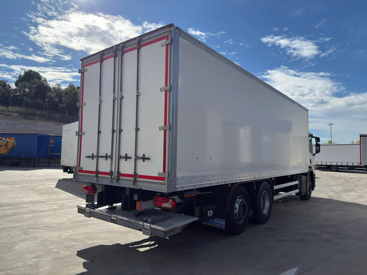 SCANIA P360 E6 (VAN) - Skříňový nákladní auto: obrázek 4 SCANIA P360 E6 (VAN) - Skříňový nákladní auto: obrázek 4