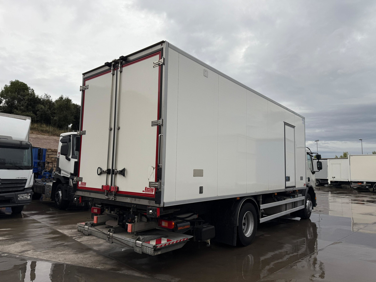 VOLVO FE320 E6 (Refrigerator) - Chladírenský nákladní automobil: obrázek 4 VOLVO FE320 E6 (Refrigerator) - Chladírenský nákladní automobil: obrázek 4