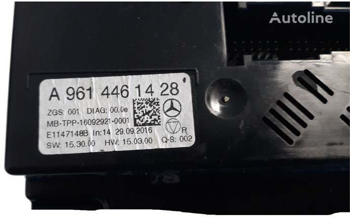 Mercedes-Benz 2016 - Palubní deska: obrázek 3 Mercedes-Benz 2016 - Palubní deska: obrázek 3