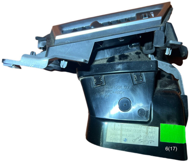 Mercedes-Benz 2016 - Palubní deska: obrázek 2 Mercedes-Benz 2016 - Palubní deska: obrázek 2