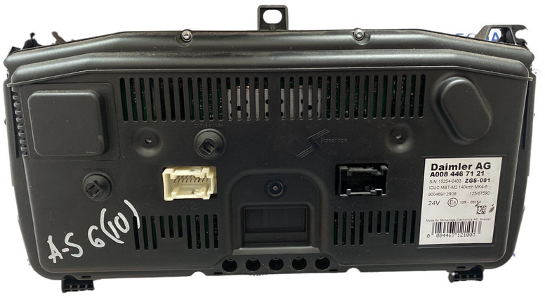 Mercedes-Benz - Palubní deska: obrázek 2 Mercedes-Benz - Palubní deska: obrázek 2