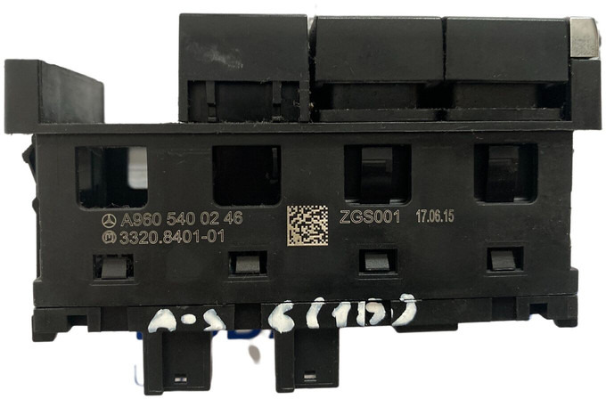 Mercedes-Benz - Palubní deska: obrázek 2 Mercedes-Benz - Palubní deska: obrázek 2