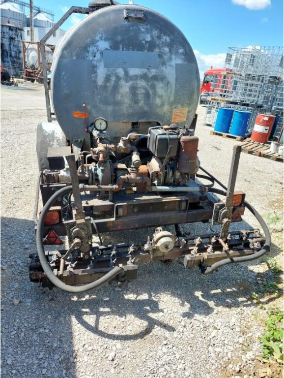 1996 Bindemitteltank / Bindemittelspritzmaschine - Rozstřikovač živic: obrázek 2 1996 Bindemitteltank / Bindemittelspritzmaschine - Rozstřikovač živic: obrázek 2