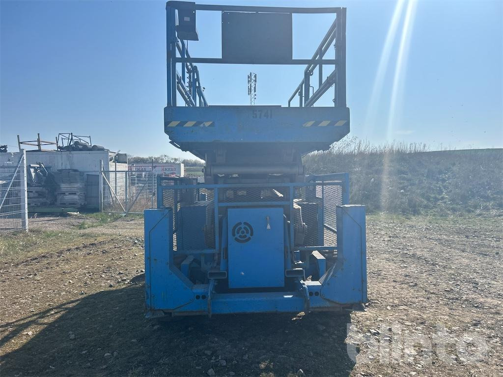 Genie GS -4390 4x4 - Nůžková plošina: obrázek 5 Genie GS -4390 4x4 - Nůžková plošina: obrázek 5