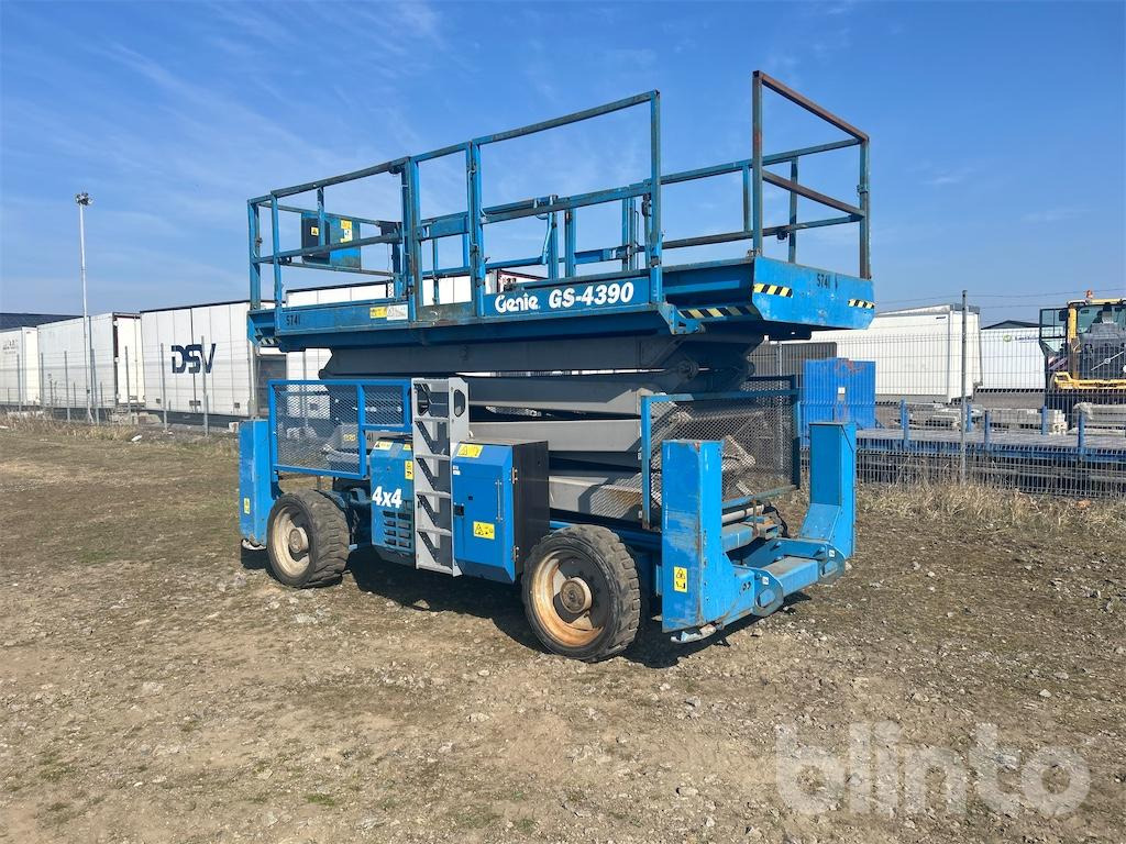 Genie GS -4390 4x4 - Nůžková plošina: obrázek 1 Genie GS -4390 4x4 - Nůžková plošina: obrázek 1