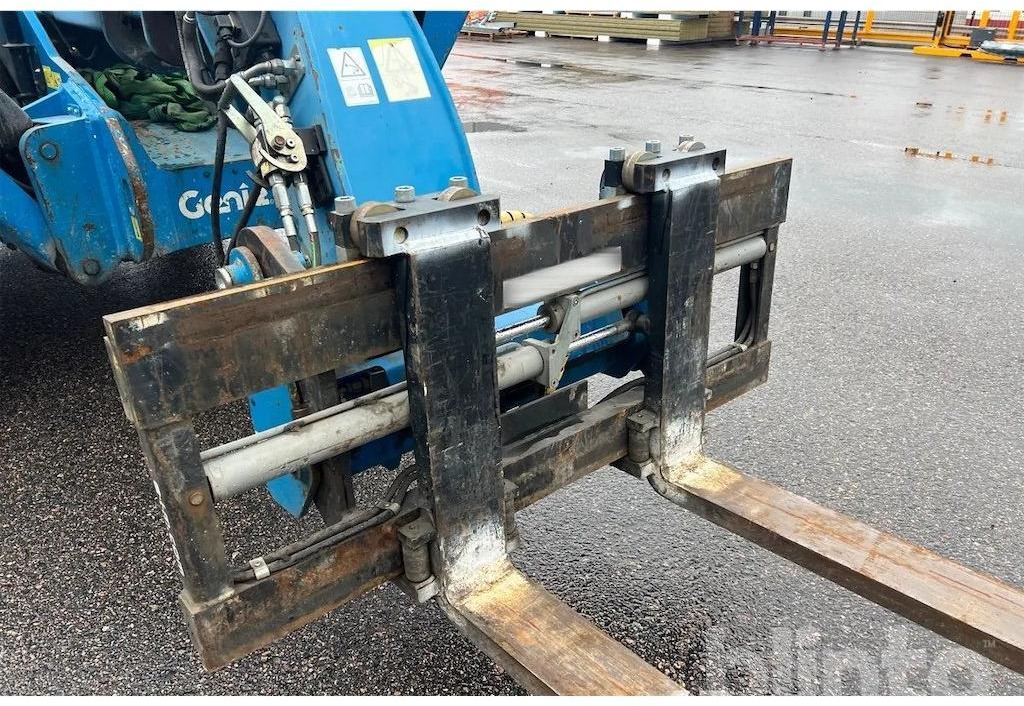 Teleskopický manipulátor Genie GTH 4017 SX: obrázek 14