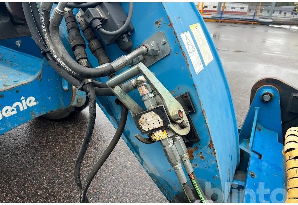 Teleskopický manipulátor Genie GTH 4017 SX: obrázek 16