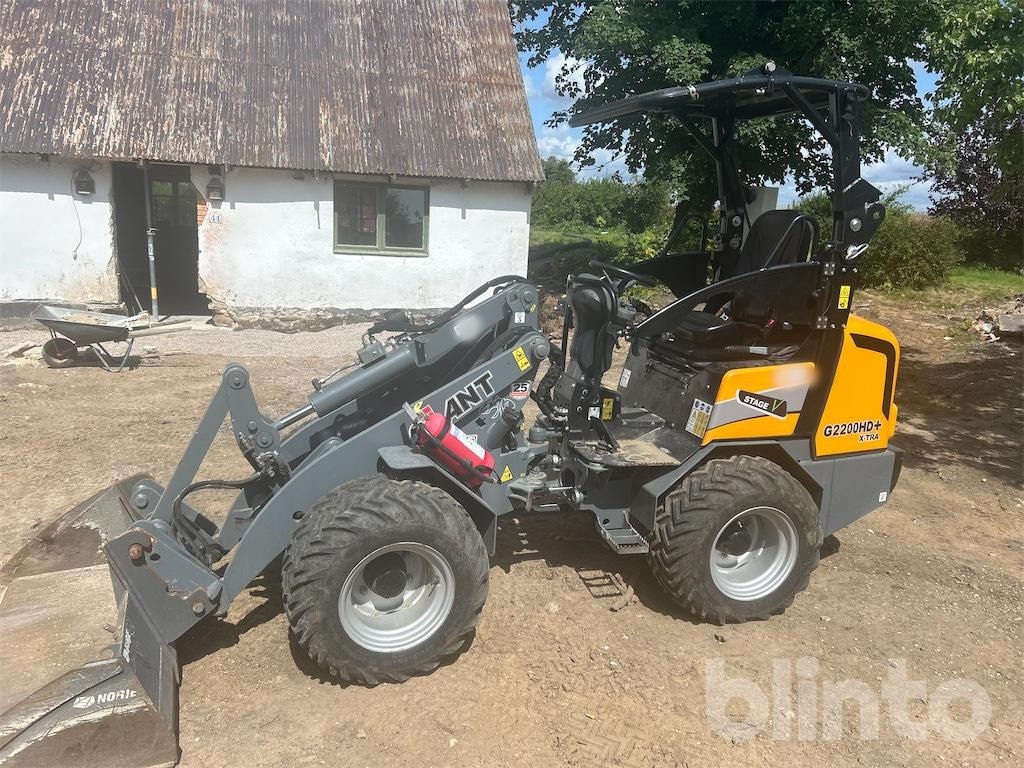 Giant G2200HD+ X-tra - 2 Redskap - Smykový nakladač: obrázek 1 Giant G2200HD+ X-tra - 2 Redskap - Smykový nakladač: obrázek 1