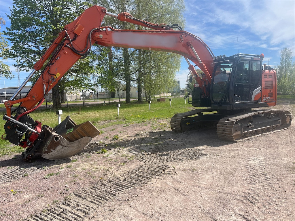 Hitachi ZX225USLC-7 - Pásové rýpadlo: obrázek 2 Hitachi ZX225USLC-7 - Pásové rýpadlo: obrázek 2