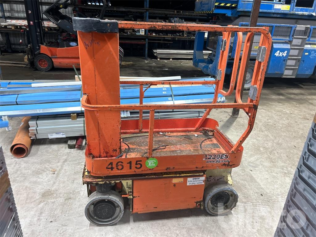 JLG 1230ES - Vertikální sloupový výtah: obrázek 2 JLG 1230ES - Vertikální sloupový výtah: obrázek 2