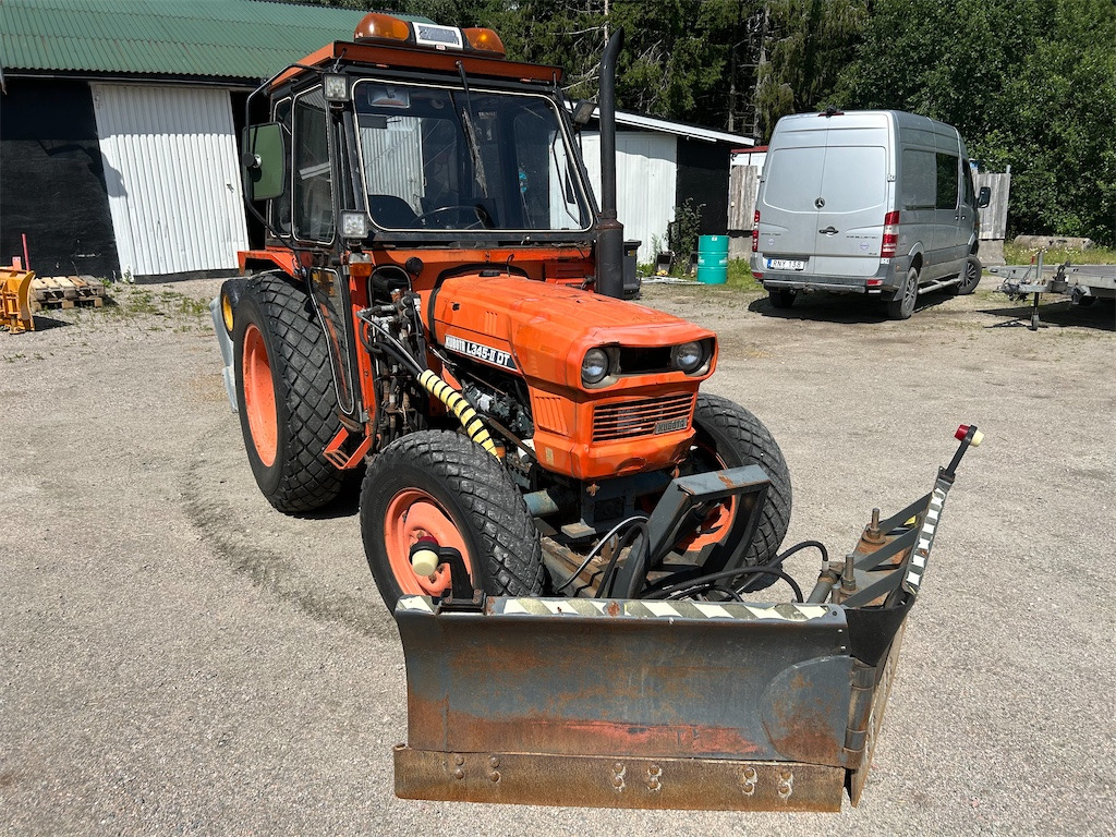 KUBOTA L 345 MKII DT - Malotraktor: obrázek 3 KUBOTA L 345 MKII DT - Malotraktor: obrázek 3
