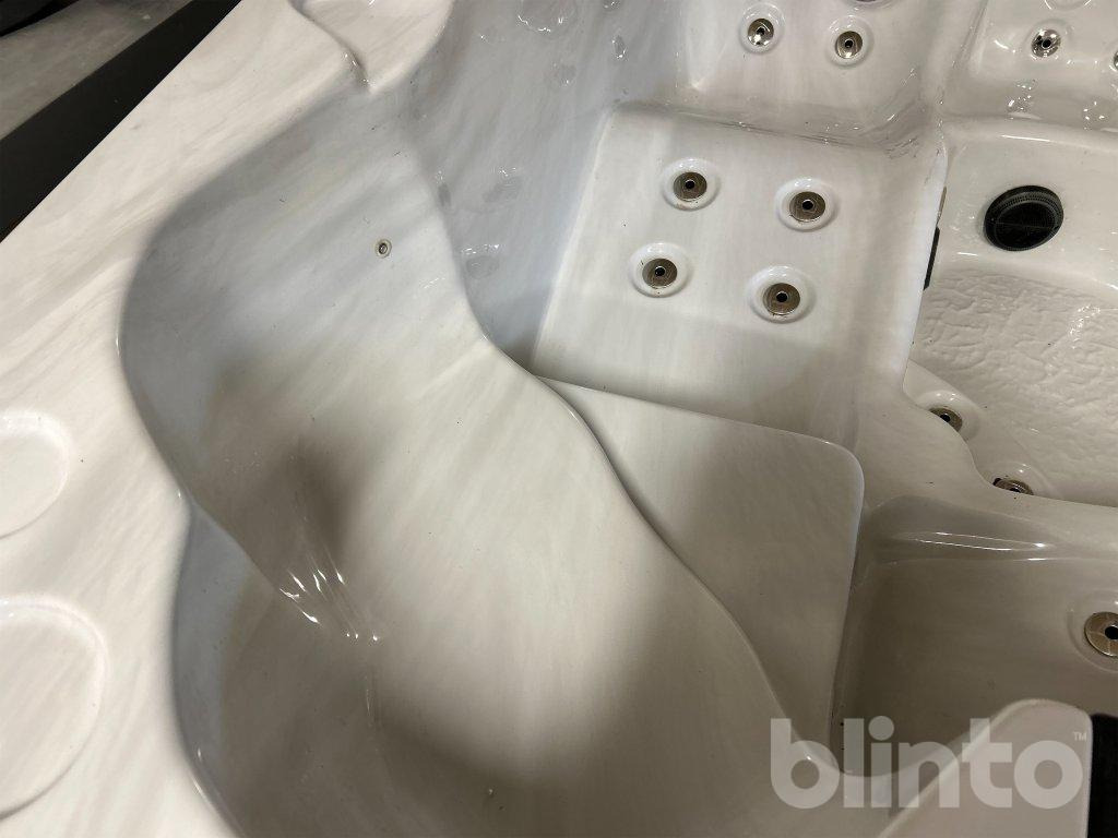 Massage Bathtub - Nástroj/ Vybavení: obrázek 5 Massage Bathtub - Nástroj/ Vybavení: obrázek 5