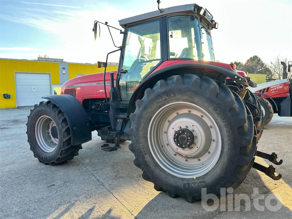 Massey Ferguson 8250-4 (2000) - Traktor: obrázek 4 Massey Ferguson 8250-4 (2000) - Traktor: obrázek 4