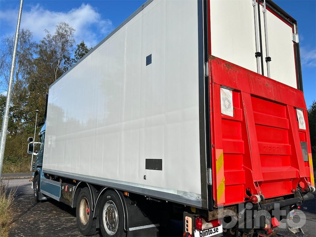 SCANIA P380DB6X2*4MNB - Chladírenský nákladní automobil: obrázek 4 SCANIA P380DB6X2*4MNB - Chladírenský nákladní automobil: obrázek 4