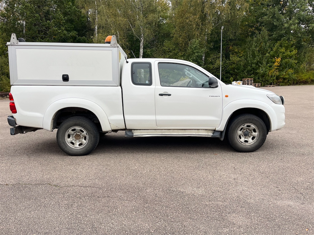 TOYOTA HILUX 2.5 4x4 - Pick-up: obrázek 4 TOYOTA HILUX 2.5 4x4 - Pick-up: obrázek 4