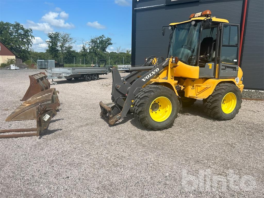 Volvo L30B Pro - 3 Redskap & Hjul - Kolový nakladač: obrázek 1 Volvo L30B Pro - 3 Redskap & Hjul - Kolový nakladač: obrázek 1