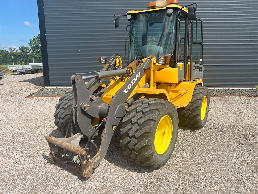 Volvo L30B Pro - 3 Redskap & Hjul - Kolový nakladač: obrázek 3 Volvo L30B Pro - 3 Redskap & Hjul - Kolový nakladač: obrázek 3