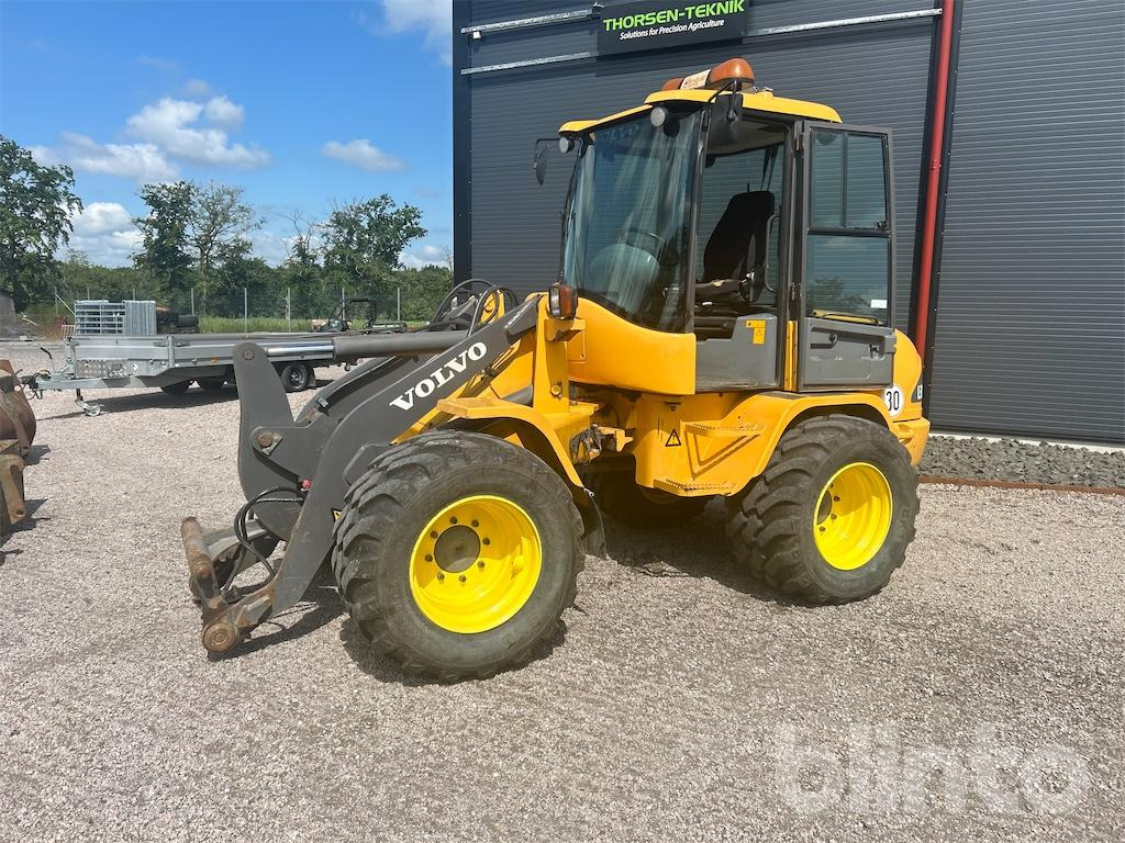 Volvo L30B Pro - 3 Redskap & Hjul - Kolový nakladač: obrázek 2 Volvo L30B Pro - 3 Redskap & Hjul - Kolový nakladač: obrázek 2