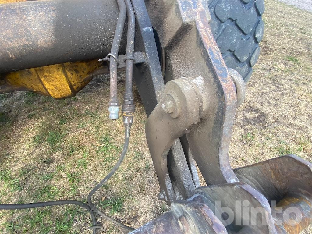 Kolový nakladač Volvo L90: obrázek 12