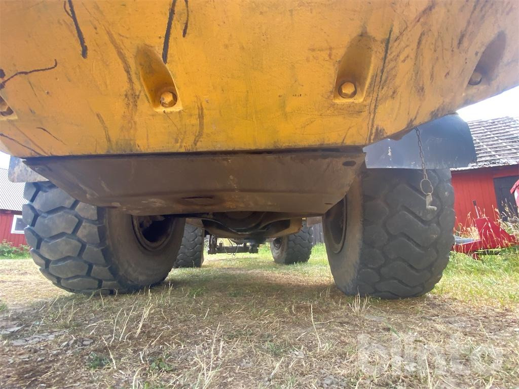Kolový nakladač Volvo L90: obrázek 38