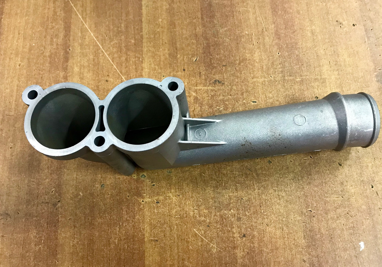 GOMITO LIQUIDO RAFFREDDAMENTO SU SCATOLA TERMOSTATO PER MOTORI MAN D2066 - D2676 - Chladící systém pro Nákladní auto: obrázek 4 GOMITO LIQUIDO RAFFREDDAMENTO SU SCATOLA TERMOSTATO PER MOTORI MAN D2066 - D2676 - Chladící systém pro Nákladní auto: obrázek 4