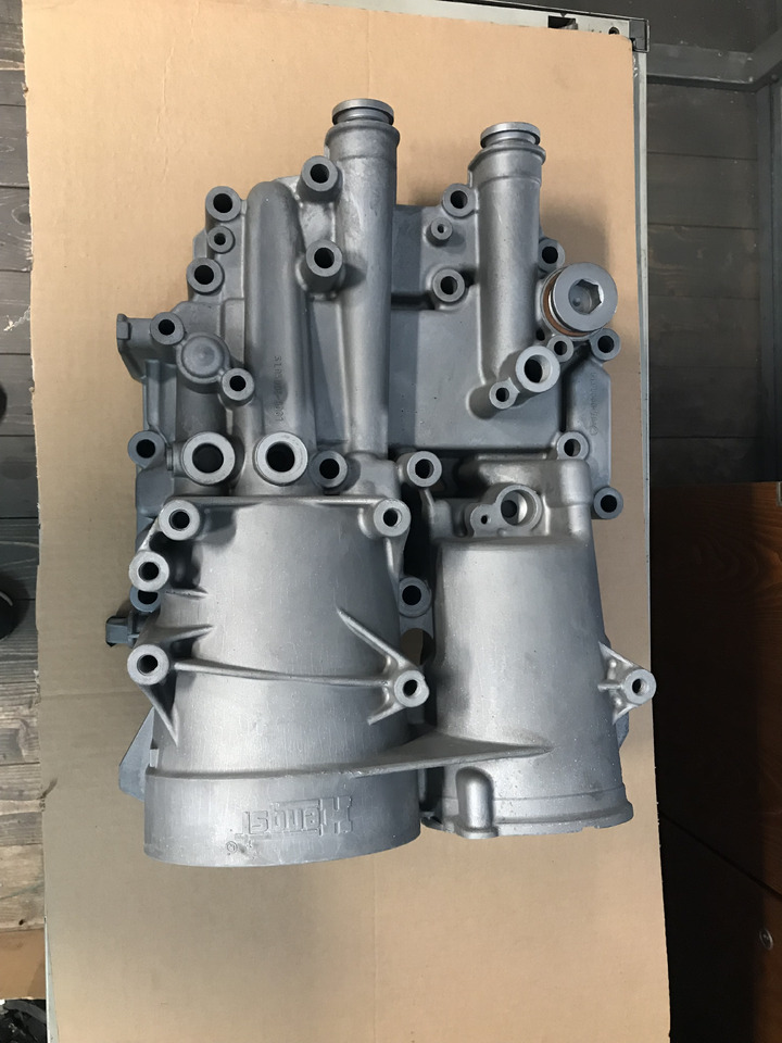 MODULO RAFFREDDAMENTO OLIO MOTORI MAN D2066 / D2676 - Motor a díly pro Nákladní auto: obrázek 1 MODULO RAFFREDDAMENTO OLIO MOTORI MAN D2066 / D2676 - Motor a díly pro Nákladní auto: obrázek 1