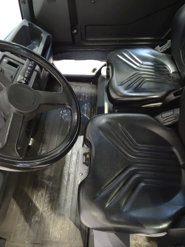 Linde P250 - Elektrický tahač: obrázek 3 Linde P250 - Elektrický tahač: obrázek 3